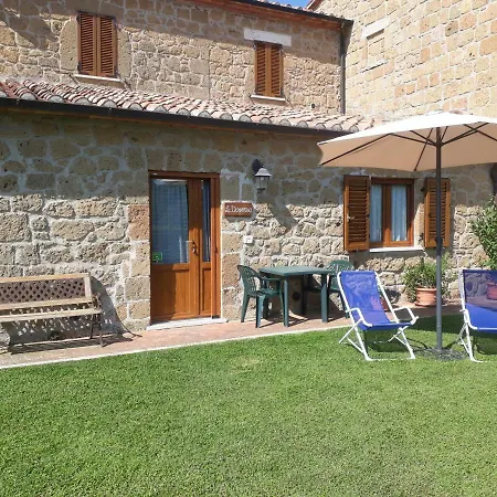 Poderone Vecchio * Sorano (Grosseto)